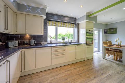 2 Clent View Road, Stourbridge, DY8 3JE