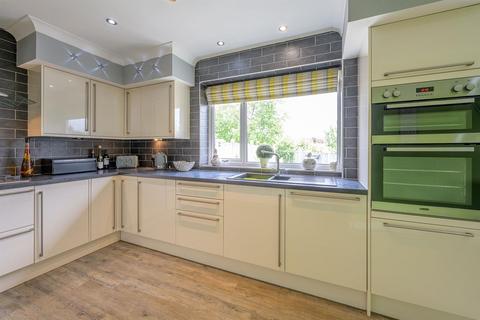 2 Clent View Road, Stourbridge, DY8 3JE
