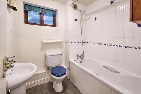 2 bedroom flat for sale, Black Swan Close, Woodthorpe, Nottingham