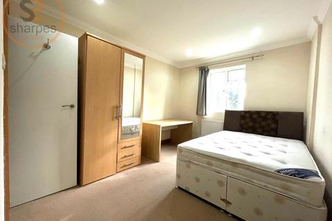 House share to rent, Robinson Road, London