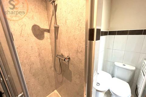 House share to rent, Robinson Road, London
