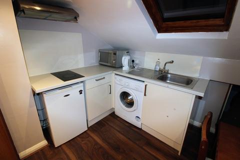 Studio to rent, Finsbury Park, London N4