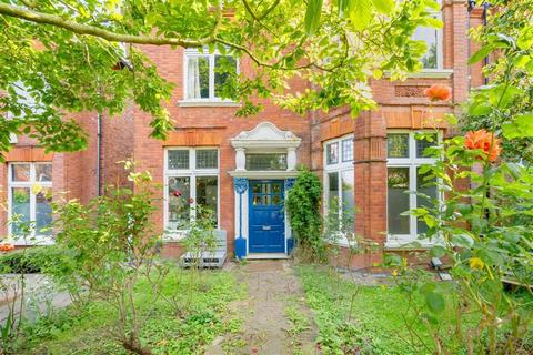 2 bedroom flat for sale, Dartmouth Road, London NW2