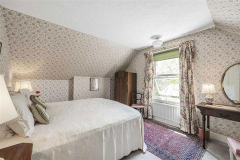 undefined, Fairfax Road, Teddington TW11