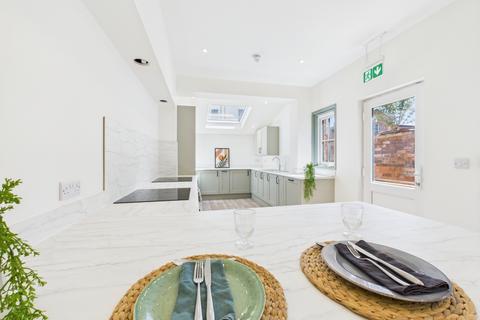 1 bedroom terraced house to rent, Room 1 64 Worcester Street, Gloucester