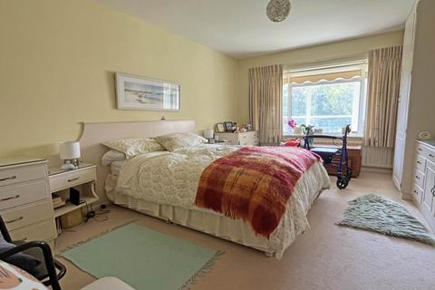 2 bedroom flat for sale, Compton Place Road, Eastbourne, BN21 1EE