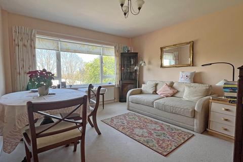 2 bedroom flat for sale, Compton Place Road, Eastbourne, BN21 1EE