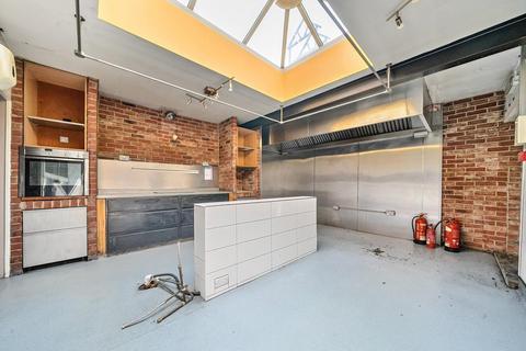 9 bedroom house for sale, Cross Street, Ellesmere.