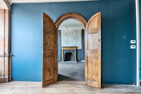 9 bedroom house for sale, Cross Street, Ellesmere.