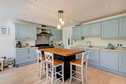2 Arkwright Close, Highclere, Newbury, RG20 9PD