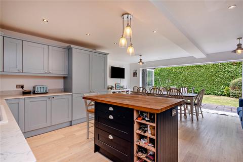2 Arkwright Close, Highclere, Newbury, RG20 9PD
