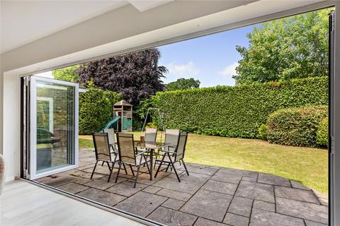 2 Arkwright Close, Highclere, Newbury, RG20 9PD