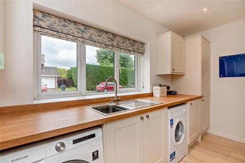 2 Arkwright Close, Highclere, Newbury, RG20 9PD