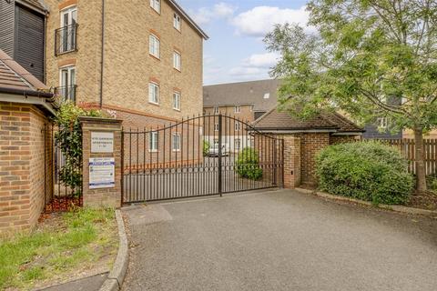 1 bedroom flat for sale, Wye Gardens, High Wycombe HP12