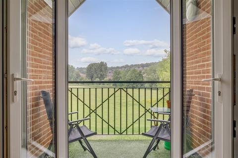 1 bedroom flat for sale, Wye Gardens, High Wycombe HP12