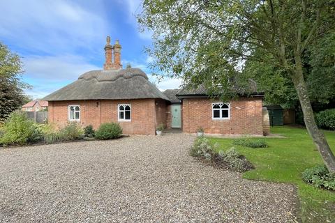 3 bedroom cottage for sale, Threadneedle Street, Bergh Apton