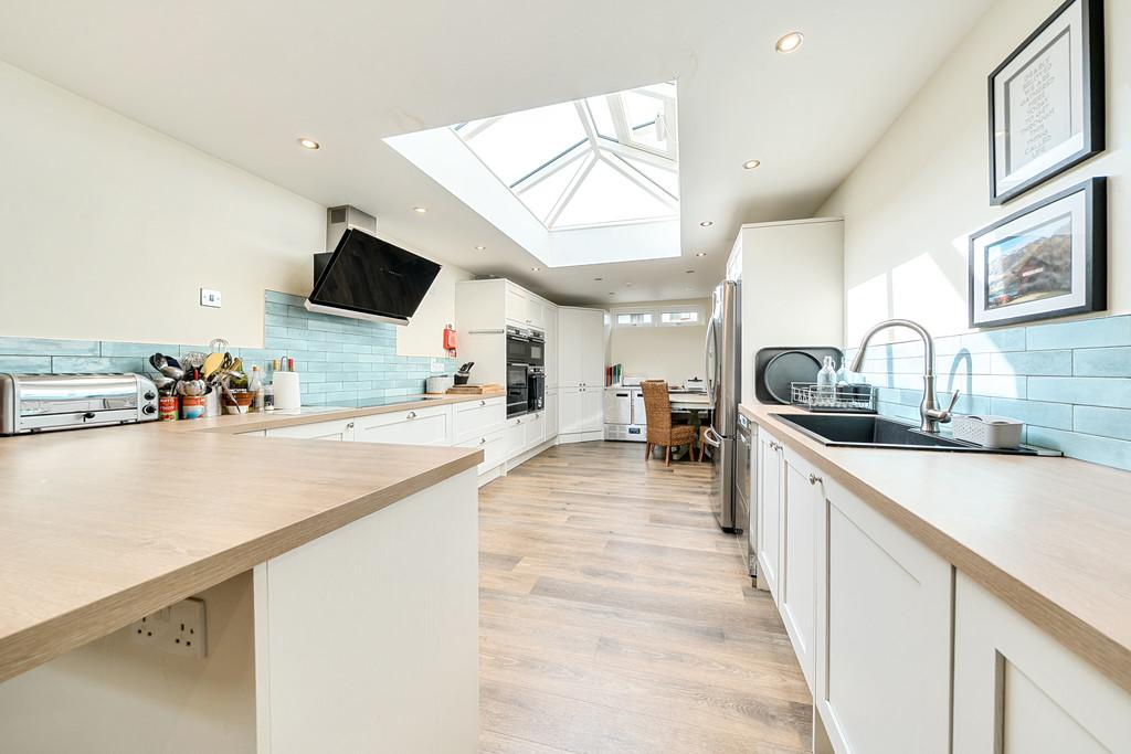 Light and Spacious Kitchen