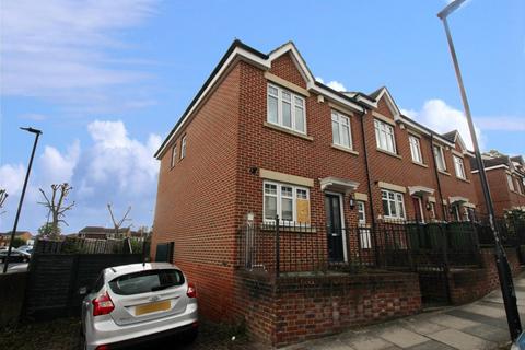 83 Tewson Road, London, SE18 1BB
