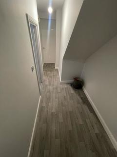 Studio to rent, Bury Old Road, Salford