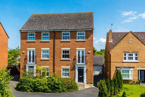 4 bedroom semi-detached house for sale, Sunningdale Drive, Rushden NN10