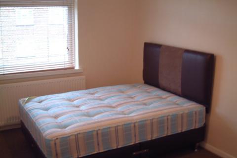 3 bedroom end of terrace house to rent, Gainsborough Road, Dagenham