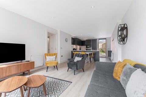 2/1, 1 Gilbert Street, Glasgow, G3 8DD