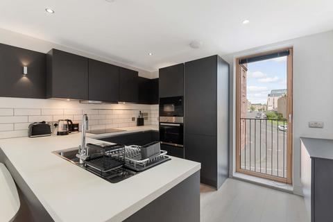 2/1, 1 Gilbert Street, Glasgow, G3 8DD