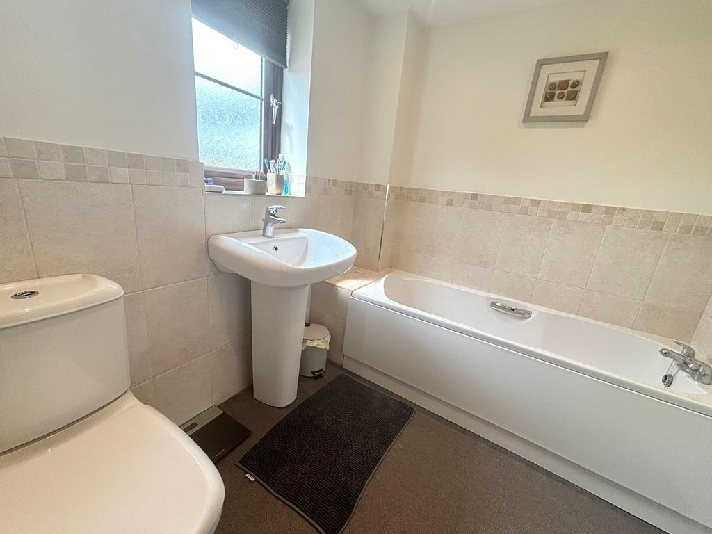 Family bathroom 2