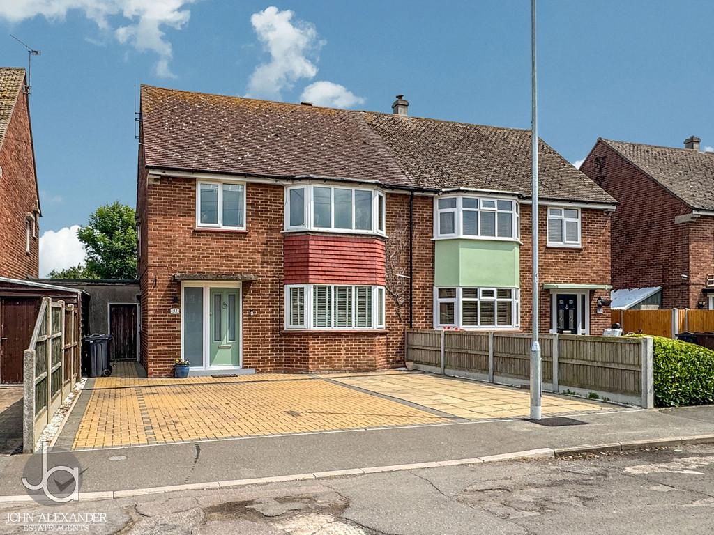 The Close, Harwich CO12 3 bed semi-detached house for sale - £260,000