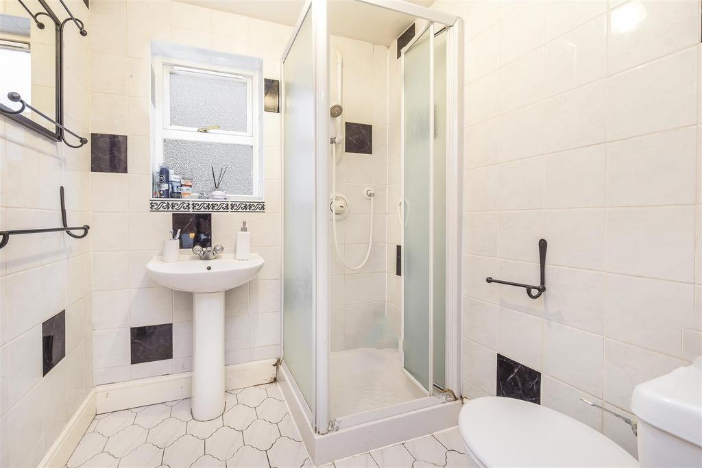 Lettings Hammersmith Minford Gardens  - Bathroom 1