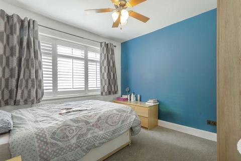 6 bedroom house to rent, Manor Farm Road, Wembley HA0