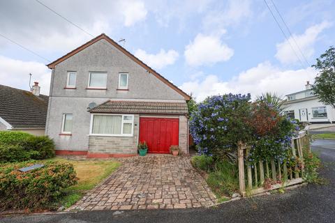 Roslyn Close, St Austell, PL25