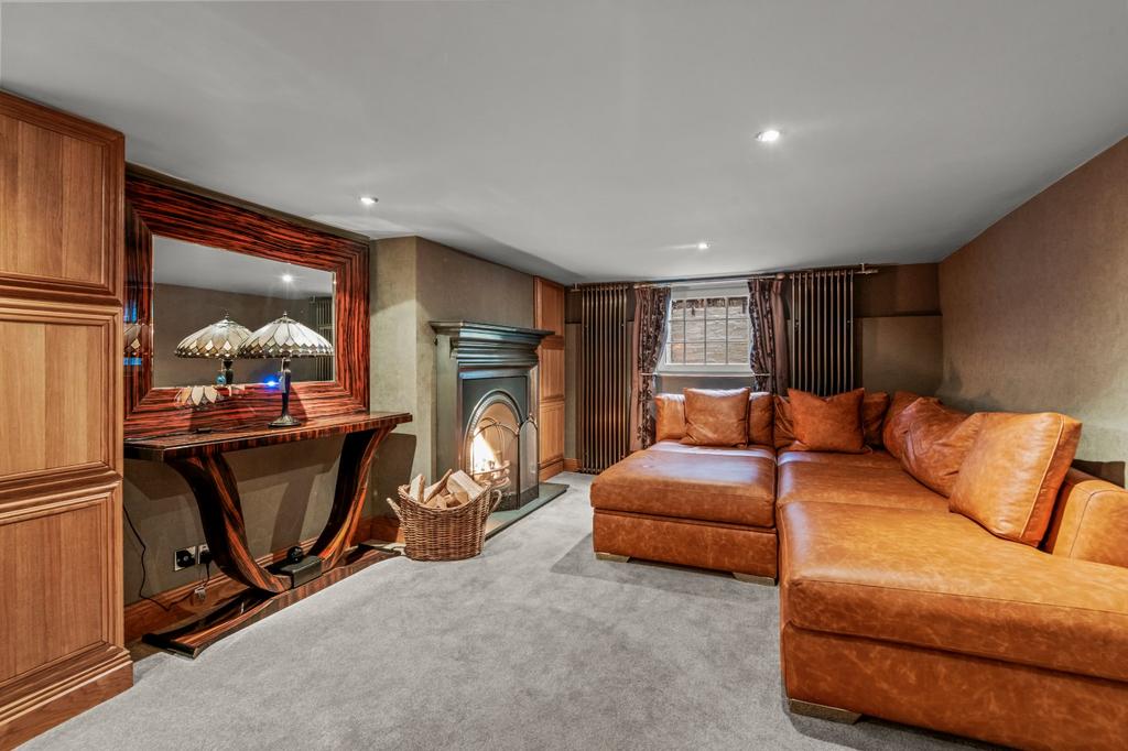 Cinema/Bedroom 5