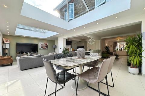 4 bedroom detached house for sale, Pasture Close, Reading RG6