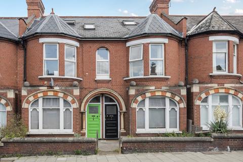 4 bedroom apartment for sale, Radbourne Road, LONDON SW12