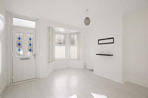 3 bedroom terraced house to rent, Albany Road, Chatham