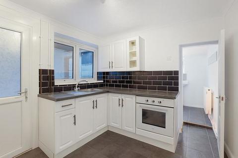 3 bedroom terraced house to rent, Albany Road, Chatham
