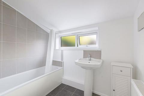 3 bedroom terraced house to rent, Albany Road, Chatham