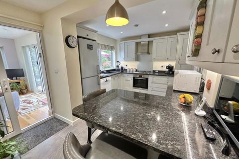 20 Cathedral View, Truro, TR1 3UF
