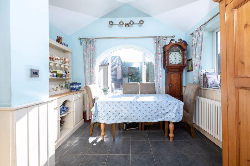 Entrance/breakfast