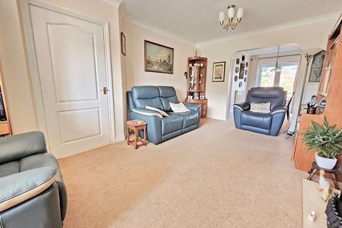 3 bedroom detached house for sale, Darwin Close, Lee-On-The-Solent, PO13