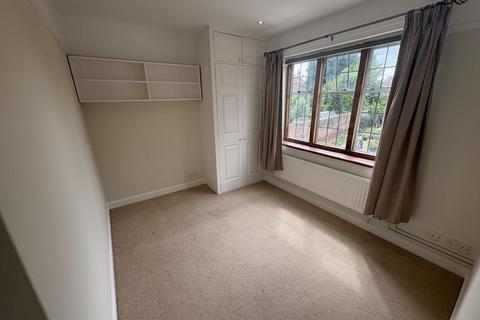2 bedroom apartment to rent, St. Martins Square, Chichester