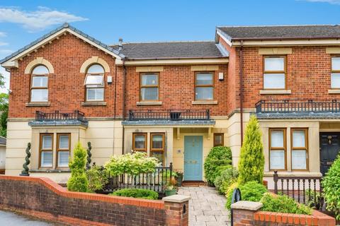 3 bedroom mews for sale