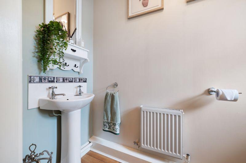 Cloakroom/wc
