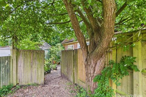 undefined, Headland Close, Great Missenden