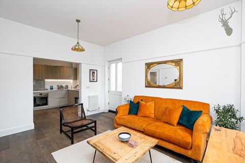 2 bedroom flat for sale, Thomas Barnardo Way, Ilford IG6