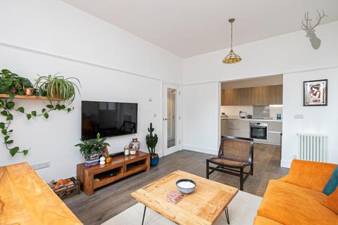 2 bedroom flat for sale, Thomas Barnardo Way, Ilford IG6