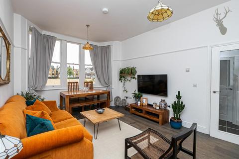 2 bedroom flat for sale, Thomas Barnardo Way, Ilford IG6