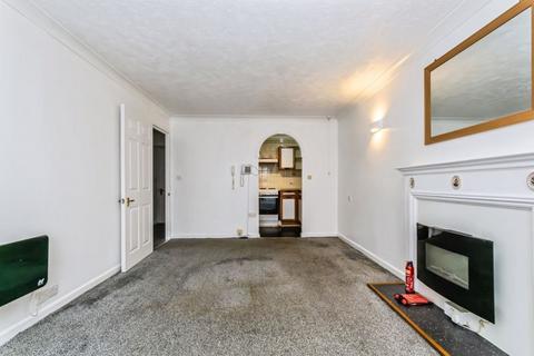 1 bedroom apartment for sale, Beechwood Gardens, Caterham CR3