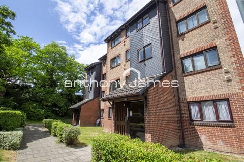 11 Cricketers Close, Erith, DA8 1TU